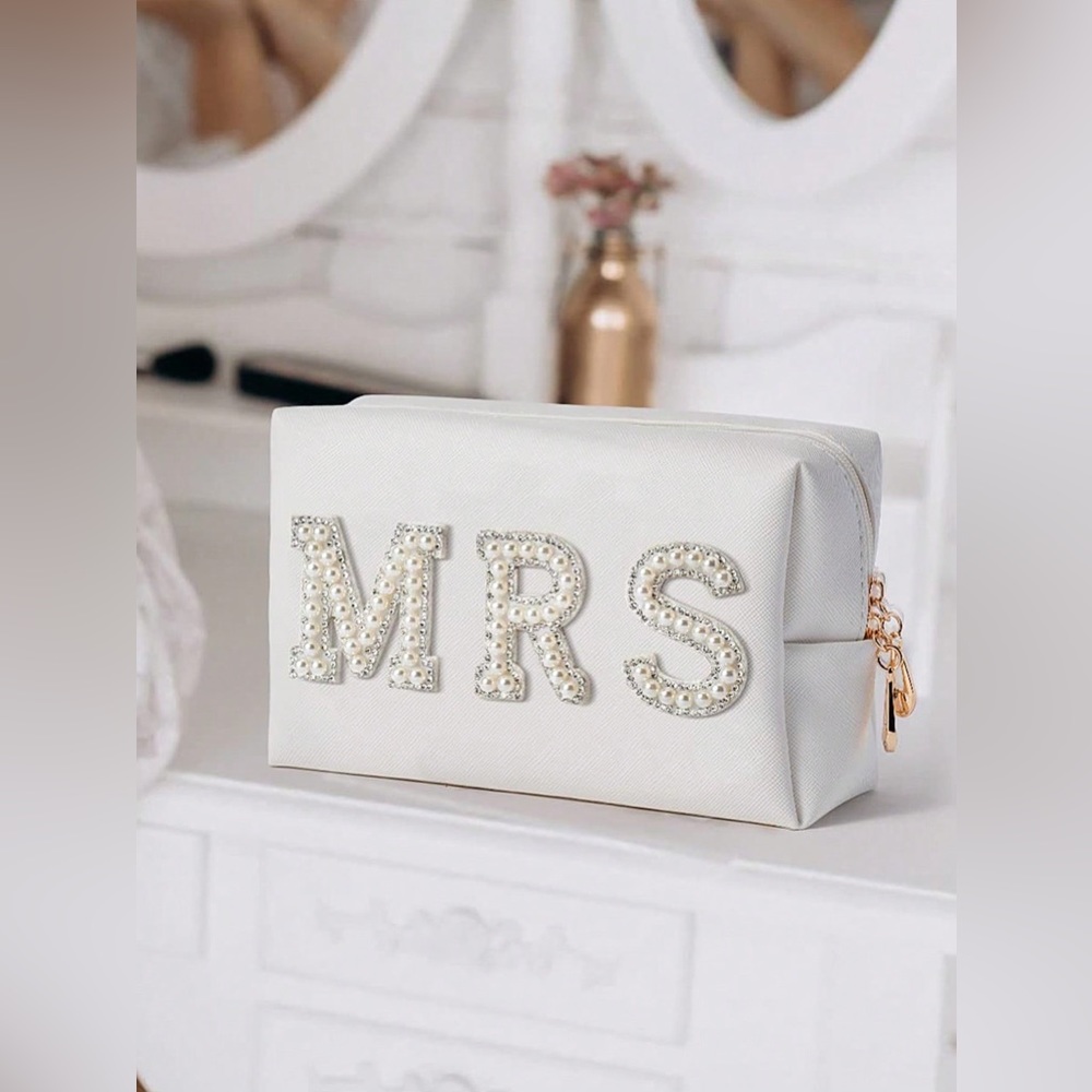 MWOT FAUX PEARL MAKEUP BAG
